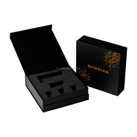 Boîte d'emballage magnétique en papier rigide noir avec impression personnalisée, insert en mousse, matériaux recyclés, gaufrage et pelliculage mat