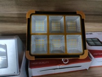 Offre Spéciale solaire a mené la lumière de mur extérieure de support pliable extérieur de lumières d'inondation