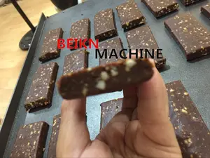 Machine automatique à barres chocolatées machine de fabrication de barres énergétiques aux fruits extrudeuse et découpeuse de barres protéinées