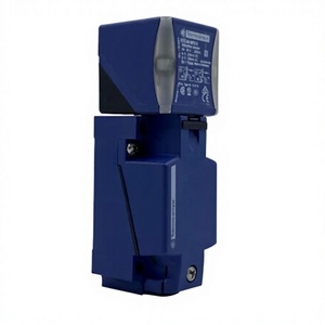 Interrupteur de sécurité métallique XCSE7312, 24V pour la surveillance et le verrouillage des portes industrielles - Product Image 1