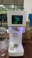 Le dernier scelleur automatique non rotatif pour bouteilles de jus en plastique avec couvercle en aluminium, prise en charge de la personnalisation, 35 pièces/min