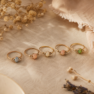Anello tono opale per donna con accenti in cristallo, elegante anello ovale alla moda, accessorio per tutti i giorni e per feste - Product Image 4