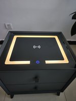 Smarte Nachttische mit Gehärteter Glasplatte und Bluetooth-Lautsprechern+USB&Typ-C-Ladeanschluss+Kabelloses Laden