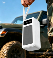 Pack de charge solaire haute capacité de 50 000 mAh avec câbles intégrés, une poignée portable, une boussole et une lampe de camping