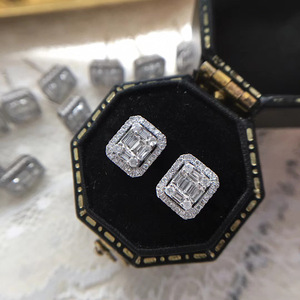 Orecchini quadrati scintillanti per donna, gioielli classici ed eleganti con pavé. - Product Image 2