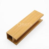 Plaques de plafond en composite WPC Rucca modernes, forme de bande de 40*55 mm, vente en gros, décoration de faux plafond pour hôtels, maisons, projets