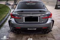 Kit carrosserie en fibre de carbone pour Lexus RCF, comprenant un diffuseur avant, un spoiler, des jupes latérales et un capot.