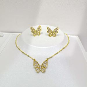 Juego de joyería de plata de ley 925 chapada en oro de 18k, 2 piezas, collar y aretes elegantes con diseño de mariposa para mujer. - Product Image 3