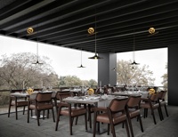 Ensemble de chaises et table en bois massif sur mesure pour restaurant, chaise de salle à manger commerciale moderne, table et fauteuil en bois de qualité pour café