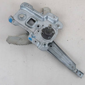 Alzacristalli manuale posteriore destro usato per Nissan Micra Mk3 2002-2010 (69043) - Product Image 2