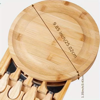 Plateau à fromage ovale en bambou avec tiroir coulissant et 4 couteaux en acier inoxydable, idéal pour les soirées à vin et comme cadeau.