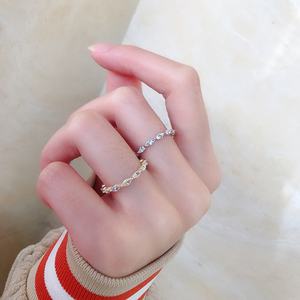 Anillo de Oro de 18K con Moissanita Eternity, Diseño Marquesa, Cobertura Completa, Clásico y Elegante - Product Image 4