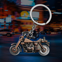 Ensemble de porte-clés en métal en forme de casque de sécurité simulé cool, porte-clés à mousqueton pour moto