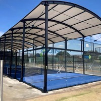 Système de toiture pour terrain de padel commercial, structure en acier galvanisé, mur en verre trempé, équipement sportif extérieur QJIN