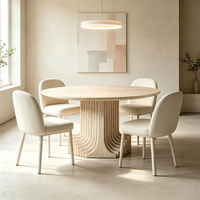 Table à manger ronde en travertin beige naturel de luxe moderne avec piédestal cannelé à plusieurs niveaux pour projet de villa en Australie