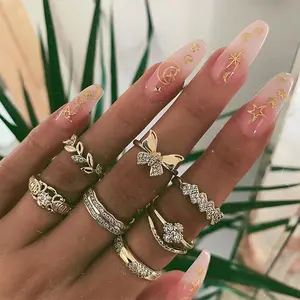 Yeni moda tasarım Knuckle yüzükler kadınlar için Set altın renk Metal kristal kelebek parmak Ins yüzükler Vintage takı hediye için