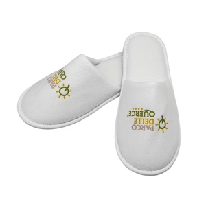 Chaussons d'hôtel de luxe personnalisés avec logo, en velours, doux et confortables, semelle antidérapante en EVA, bout fermé, pour spa, couple, rouge et blanc - Product Image 6