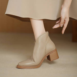 รองเท้าหนังแท้ทรงกลมหัวมน สไตล์เกาหลีแบบเรโทร สีพื้น ทนทาน กันน้ำ กันลื่น พร้อมหัวเข็มขัดหนา - Product Image 5