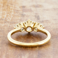 Bague de fiançailles en or massif 18 carats personnalisée avec diamant de laboratoire cultivé CVD/HPHT VVS certifié IGI, coupe ronde de 3 carats, trilogie à trois pierres