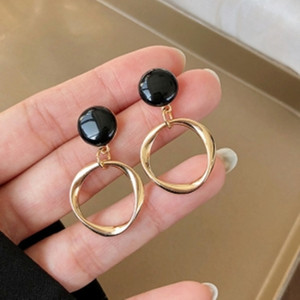 Modische und hochwertige Damen-Ohrringe mit schwarzem Goldkreis-Anhänger aus Legierung - Product Image 6