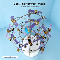 Model Tampilan Konstelasi Satelit dengan Bumi Biru, Satelit Emas, Panel Surya Ungu, Cincin Orbit Logam, dan Alas Putih