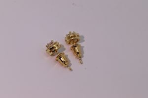 Boucles d'oreilles rondes classiques et élégantes pour femmes Tianyu Gems en laiton plaqué or avec zircone cubique blanche - Product Image 4