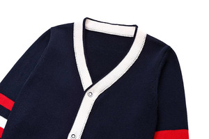 El fabricante proporciona cárdigan escolar con letras personalizado informal de manga larga de punto para <span class=keywords><strong>hombre</strong></span> de otoño e <span class=keywords><strong>invierno</strong></span> personalizado - Product Image 3