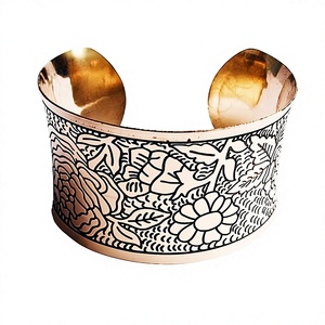 Brazalete de Metal de Latón Chapado en Oro de Alta Calidad con Puño Ancho, Estilo Clásico, Artesanía de la India, Regalos para Bodas y Fiestas para Mujeres - Product Image 2