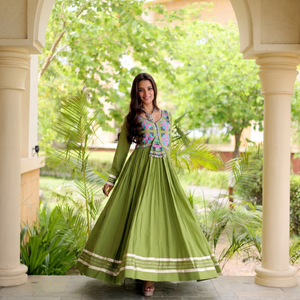 ชุดเดรส Anarkali สีเขียวมะกอกปักลาย แขนยาว ทรงบาน ยาวแบบ Maxi ชุดพื้นเมืองสำหรับงานปาร์ตี้และงานแต่งงาน - Product Image 1