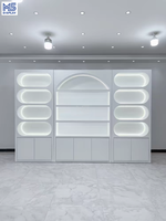 Benutzer definierte moderne LED-Licht Regal Nagel Hautpflege Schrank Vitrine für Salon oder Kosmetik geschäft Wand Display für Körperpflege Design
