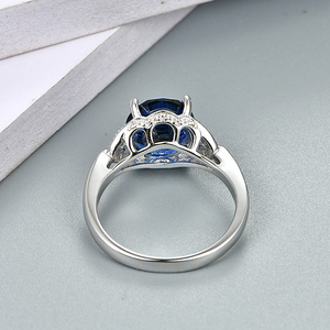 <span class=keywords><strong>Anillo</strong></span> <span class=keywords><strong>de</strong></span> <span class=keywords><strong>Compromiso</strong></span> <span class=keywords><strong>de</strong></span> Platino con <span class=keywords><strong>Zafiro</strong></span> Sintético <span class=keywords><strong>de</strong></span> Ceilán <span class=keywords><strong>de</strong></span> 5 Quilates para Mujer - Product Image 4