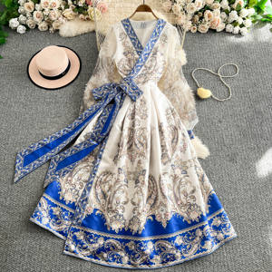 Gaun Pesta Elegan Wanita Vintage Bermotif Bunga Kerah V Lengan Lonceng - Gaun Malam Bohemian Wanita dengan Ikat Pinggang - Product Image 5