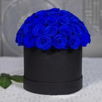 Roses éternelles réelles préservées avec logo personnalisé dans une boîte ronde en forme de cœur pour un cadeau de fête des mères et de la Saint-Valentin