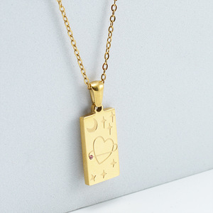 Collier pendentif carte de tarot en acier inoxydable plaqué or 18K PVD |   Collier carré avec pendentif Tarot pour femme - Product Image 5