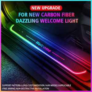 4 pièces, lumière de seuil de <span class=keywords><strong>porte</strong></span> de voiture LED en fibre de carbone RGB, lampe de bienvenue à induction sans fil, ajustement universel, sans câblage - Product Image 2