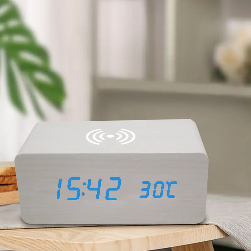 Petite commande moderne carré coloré en bois bambou numérique thermomètre à face unique led réveil rechargeable réveil