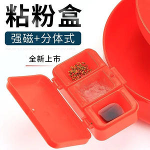 Caja de Pesca Portátil de Plástico Rojo, Diseño de Tres Compartimentos, para Almacenamiento de Señuelos y Cebo - Product Image 2