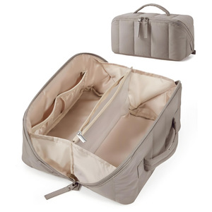 Tas <span class=keywords><strong>Makeup</strong></span> Puffer dengan Kompartemen, <span class=keywords><strong>Organizer</strong></span> Kosmetik Bentuk Rumah yang Lucu, Tas Perlengkapan Mandi Perjalanan Berlapis Tahan Air - Product Image 1