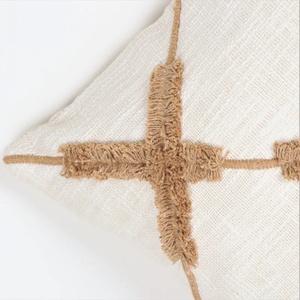 ปลอกหมอนอิงตกแต่งลายโบโฮสีงาช้างและสีเหลือง ทำด้วยมือ - Product Image 2