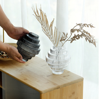 Vases en verre modernes de luxe léger à rayures verticales côtelées, col étroit, forme tour, pour roses fraîches, tiges séchées, décoration intérieure, mariage