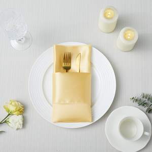 Utopia Home Alternatives Servilletas de satén resistentes a las manchas Fácil de limpiar para el hogar ocupado y el uso diario - Product Image 1