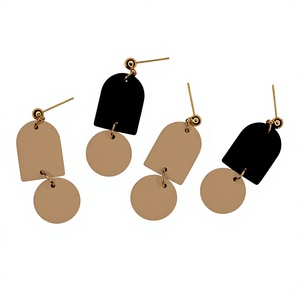 Nouvelles Boucles d'Oreilles Créoles Vintage pour Femme, Style Design en Résine Plaqué Or, Bijoux Tendance et Mode aux Couleurs Noir, Beige, Rouge, Vert - Product Image 3