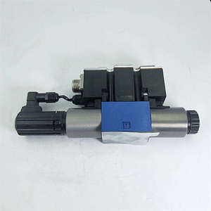 R900954256 4WRTE10V1-50L-4X/6EG24ETK31/A1M วาล์วควบคุมทิศทางแบบสัดส่วนชนิดควบคุมด้วยไพล็อต 4WRTE ซีรีส์ 10 ของแท้จากโรงงาน - Product Image 4
