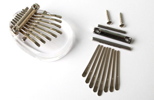 Accessoires d'instruments de musique en gros : Jeu de 8 touches de rechange pour Kalimba avec vis pour mini piano à pouce - Product Image 2