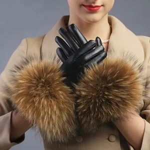 Gants en fourrure de <span class=keywords><strong>luxe</strong></span> pour femmes, tendance <span class=keywords><strong>hiver</strong></span>, utilisation quotidienne, en cuir de raton laveur véritable et peau de mouton pour <span class=keywords><strong>femme</strong></span> - Product Image 4