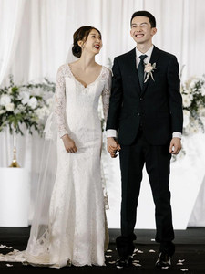 S1117Y Nouvelle Robe de Mariée 2026 en Dentelle Coupe Sirène avec Petit Traîneau Haut de Gamme et Manches Longues, Éthérée et Féerique - Product Image 2