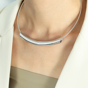 สร้อยคอแฟชั่นทรงเรขาคณิต ดีไซน์โค้ง ชุบทอง 18k ทำจากไทเทเนียมสตีล เครื่องประดับสำหรับผู้หญิง - Product Image 3