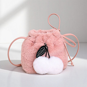 Sac fourre-tout moelleux et tendance pour femme, style coréen, avec pompon, idéal été, automne, hiver, pour petite fille - Product Image 3