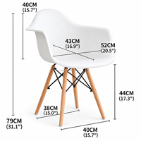 Chaise de salle à manger en plastique avec accoudoirs, coque moulée multicolore, pieds croisés, pour espace de repas intérieur, fournie par l'usine