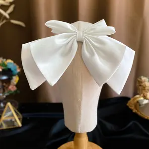 Fermaglio per capelli da sposa con fiocco da sposa in raso bianco Bowknot